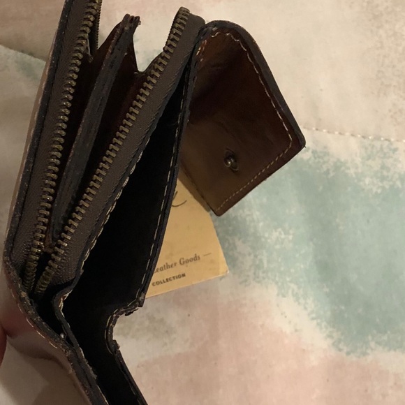 Patricia Nash Leather wallet. - Picture 4 of 4